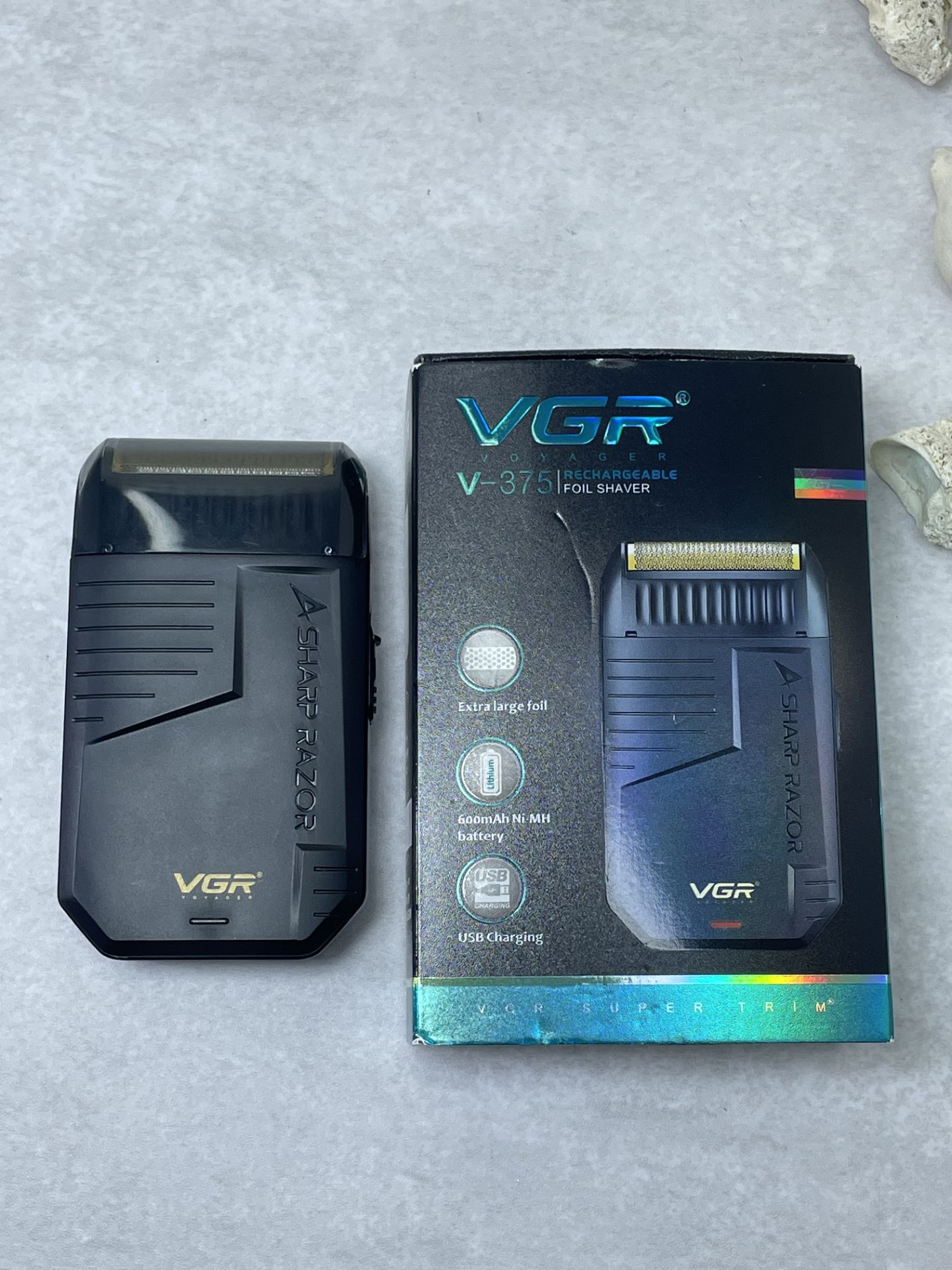 شیور و ریش‌تراش شارژی مسافرتی وی جی آر مدل وی-۳۷۵ (VGR Voyager V-375 Foil Shaver)